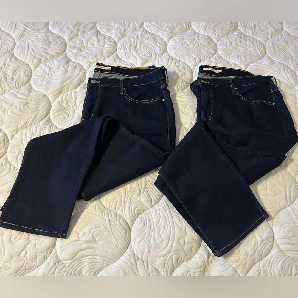 Levi's Women's Skinny Jeans in Dark Navy Blue